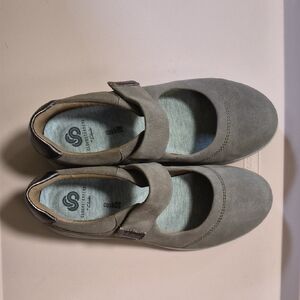 Clarks Taupe Mary Jane Flats